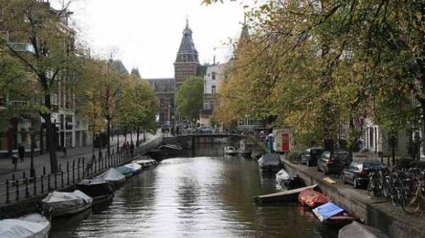 Ámsterdam celebra 400 años de existencia de su famoso anillo de canales