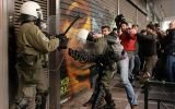FOTOS: manifestantes tomaron un ministerio y se enfrentaron a la policía en Grecia