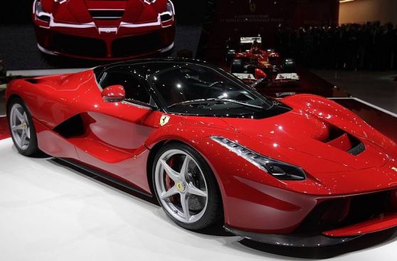 FOTOS: El nuevo Ferrari y otros carros de lujo que se lucen en el Car Show de Ginebra