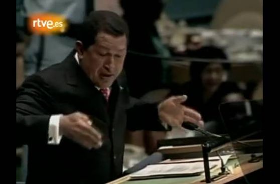 VIDEO: Hugo Chávez dijo que George Bush era "el diablo" y olía a "azufre"