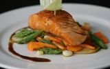 Comer pescado, el secreto para alejarse del cáncer de mama