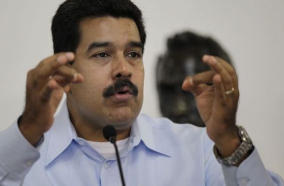 Maduro niega problemas con las divisas y denuncia campaña mediática
