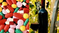 ¿Realmente no se puede mezclar alcohol y antibióticos?