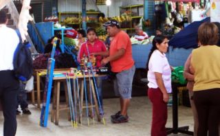 Trujillo: continúa venta de pirotécnicos en mercado central pese restricciones