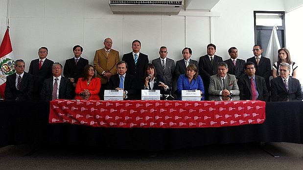 La ministra Magali Silva está presentando en este momento a los 17 nuevos consejeros comerciales. (Foto: Darwin Cruz)