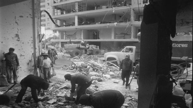 El 16 de julio de 1992, los senderistas hicieron estallar media tonelada de explosivos en la calle Tarata. Murieron 25 personas. (Foto: Archivo El Comercio)