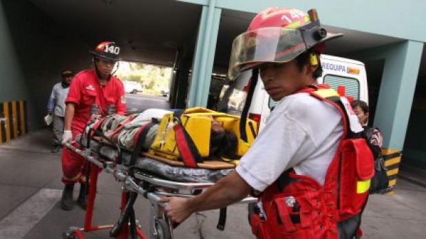 Los vehículos de los bomberos estuvieron retenidos por falta de camillas en el hospital (Foto: Archivo El Comercio).