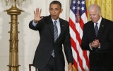 Obama y Biden trotan por la primera dama en la Casa Blanca