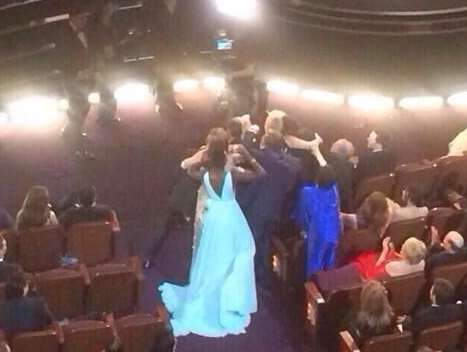 Liza Minnelli intentó salir en el selfie del Oscar pero...