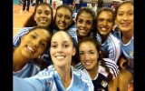 Raffaella Camet y su selfie con el equipo de vóley de Cristal