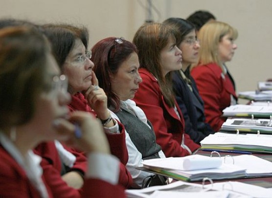 Sueldo de una mujer equivale al 67% de lo que gana un hombre