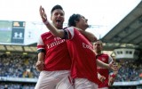 Arsenal le ganó al Tottenham y aún pelea en la Premier