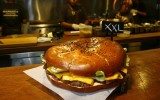 ¿Te comerías una hamburguesa de 800 gramos de carne?