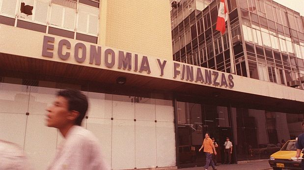 ¿Cómo se liberalizó la economía peruana en la década del 90?
