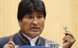 Evo Morales dice que masticar coca evita problemas dentales