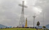 Huancayo: cruz construida con restos de torres recibió a fieles