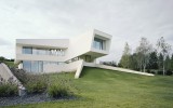Sin curvas: Mira esta casa inspirada en la geometría en Austria