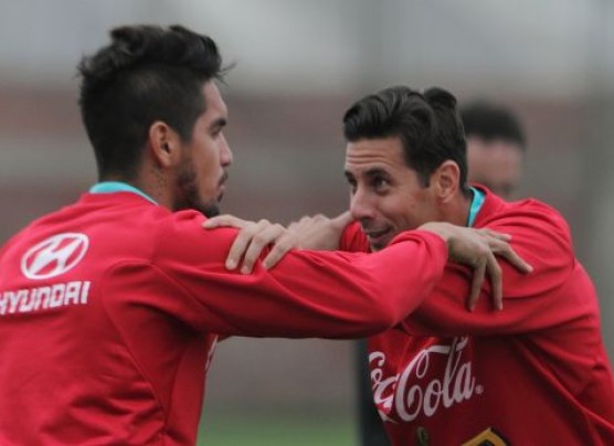 Claudio Pizarro y Juan Vargas jugarían ante Inglaterra