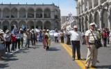500 clientes del ex Banco de Materiales marcharon en Arequipa