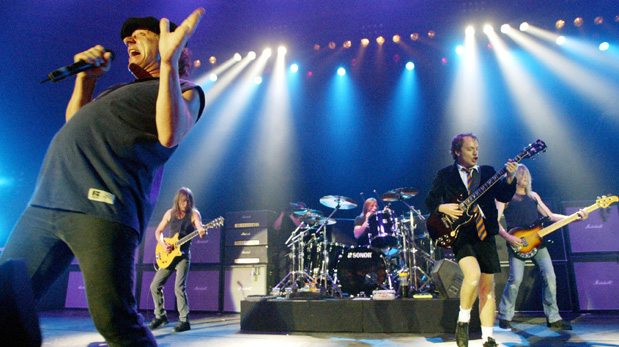 De izquierda a derecha: Brian Johnson, Angus Young, Malcolm Young  y Phil Rudd. (Foto: AP)