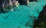 Descubre este río de 'piscinas azules' en Nueva Zelanda