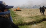 Invasores atacaron con machetes a policías para evitar desalojo
