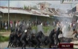 Así fue apedreado un grupo de policías por invasores en Iquitos
