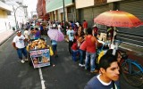 Ambulantes toman el centro ante falta de fiscalización