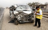 Ate: Tres heridos deja choque de minivan con camión cisterna