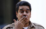 Maduro cumple un año en el poder y hace promesa de felicidad