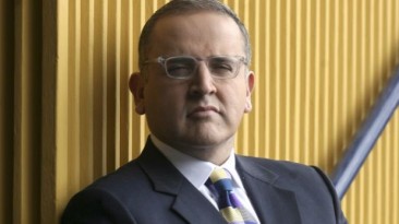 “Estoy en contra de la histeria homofóbica y racista”