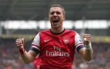 Podolski la empalmó de volea y marcó este golazo