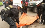 Un cadáver con herida de bala fue hallado en un carro en Surco