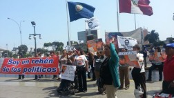 Fujimoristas piden libertad de su líder en Palacio de Justicia