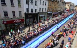 Sobre agua: Instalan tobogán para recorrer ciudad en Inglaterra