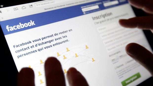 Policía atrapó a un fugitivo seduciéndolo por Facebook