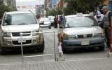 En Gamarra te cobran por cruzar la pista