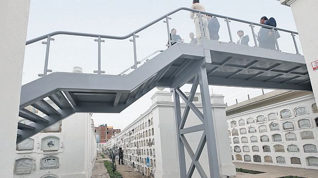 Cuestionan diseño de la escalera en el Presbítero Maestro 