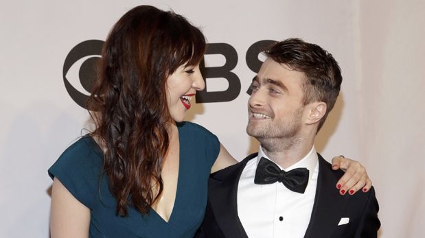 Daniel Radcliffe y Erin Darke se lucen juntos en los Tony 2014
