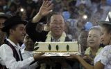 Bolivia: Ban Ki-moon celebra su cumpleaños con torta de coca