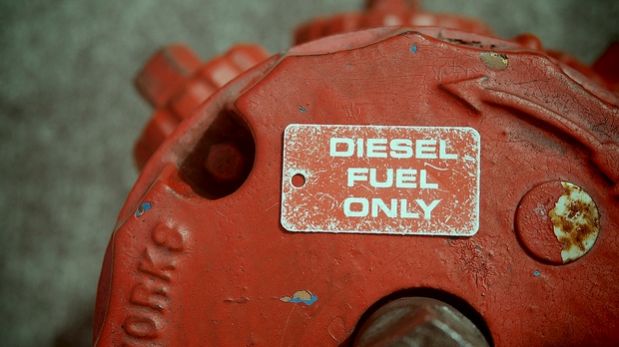 Como conocer los restos de la gasolina a logana