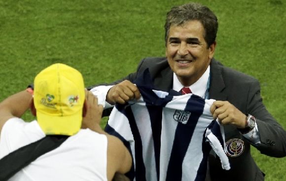 Pinto posó con camiseta de Alianza al final del triunfo épico