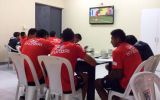 'Chino' Rivera enseña a la Sub 20 a ver y analizar el Mundial