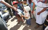 Niños y ancianos de Huamanga recibieron kits de abrigo