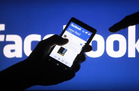 Condenan a 8 iraníes por criticar al régimen en Facebook