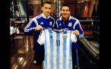 Plantel argentino le regaló camiseta firmada al papa Francisco