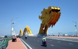 Como de fantasía: Este “puente dragón” escupe verdadero fuego