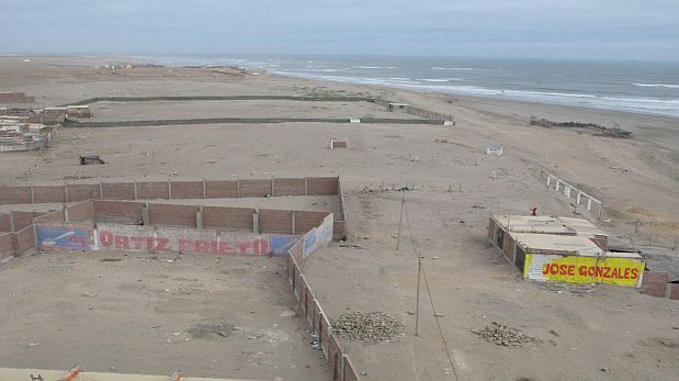 Presuntos traficantes de tierras venden playas en Pimentel