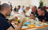 El Papa Francisco almorzó como un empleado más del Vaticano