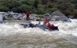 Cinco personas fallecieron al caer camioneta al río Tarma